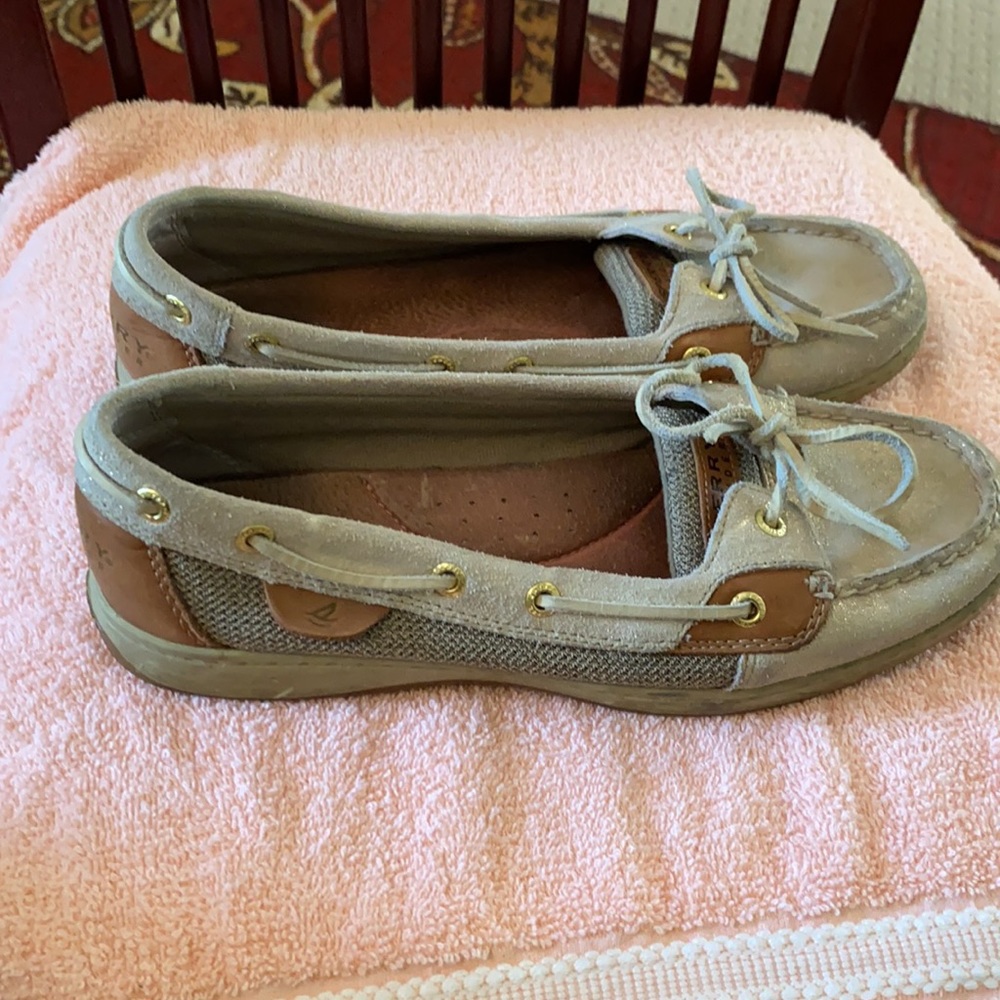 Shoes - Picture 2 of 8
